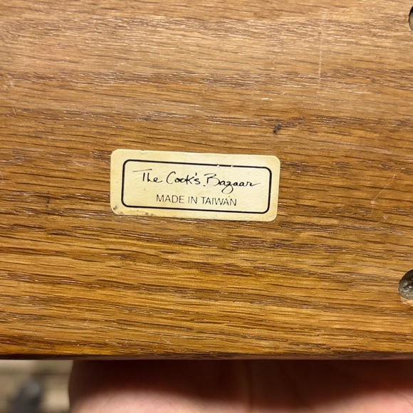 The Cooks Bazaar Vintage Oak Wood Napkin Holder with Floral Design Tile - Picture 7 of 8